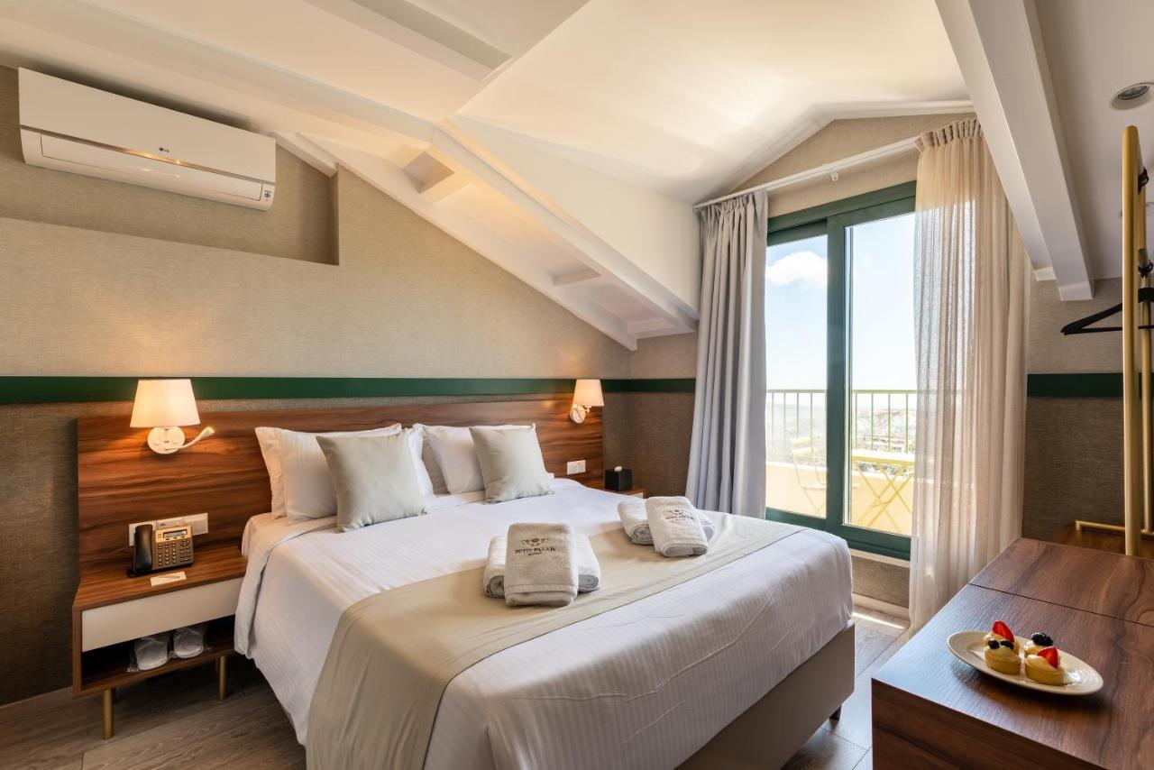 Petit Palais Boutique Hotel 2*